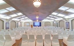 Sterling Suites Hotel Photo