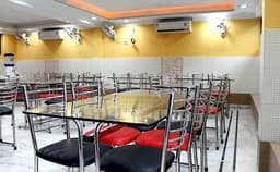 Hotel Arya International Photo