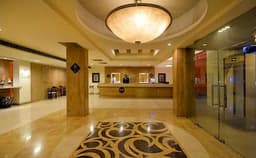Hampshire Plaza Hotel Photo