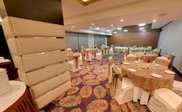 Royal Reve Hotel Photo
