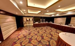 Royal Reve Hotel Photo