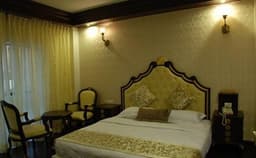 The Royce Hotel Photo The Royce Hotel Photo