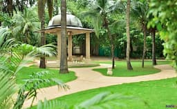 Lakeside Chalet Photo Lakeside Chalet Photo