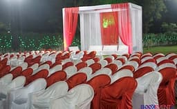 Sapphire - The Lawn Photo Sapphire - The Lawn Photo