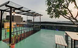 Sherlock's - Lounge & Kitchen Photo Sherlock's - Lounge & Kitchen Photo