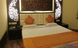 Square 9 Inn Photo Square 9 Inn Photo