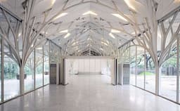 Tote on the Turf Photo Tote on the Turf Photo