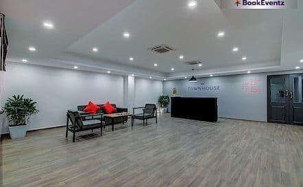 Hall of Oyo Townhouse 042 Urvashi Theatre Sudhama Nagar Photo Hall of Oyo Townhouse 042 Urvashi Theatre Sudhama Nagar Hotel in Sudhama Nagar