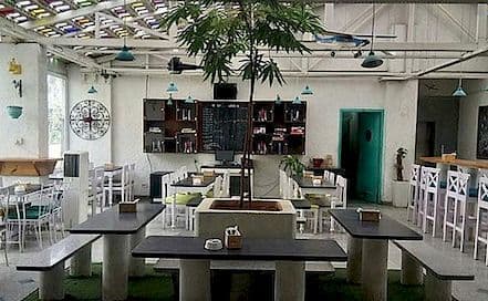 Hoppipola Raj Bhavan Road Photo Hoppipola Raj Bhavan Road Lounge in Raj Bhavan Road