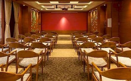 Hotel Cosmopolitan Naranpura Photo Hotel Cosmopolitan Naranpura Hotel in Naranpura