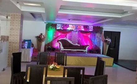 Le Crescent Hotel Indirapuram Photo Le Crescent Hotel Indirapuram Hotel in Indirapuram