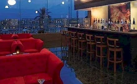 On The Rocks - Waterstones Hotel Andheri Photo On The Rocks - Waterstones Hotel Andheri Lounge in Andheri