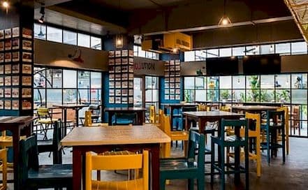 The Bar Stock Exchange Juhu Supreme Shopping Centre Juhu Photo The Bar Stock Exchange Juhu Supreme Shopping Centre Juhu Lounge in Juhu