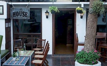 The House Andheri Photo The House Andheri Lounge in Andheri